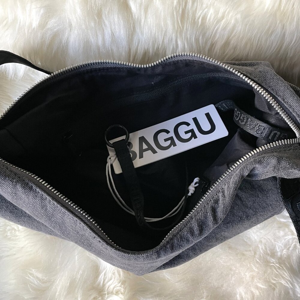 NWT Baggu Medium Crescent Bag - Washed Black Denim - Picture 3 of 12
